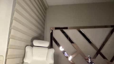 Snapshot of sensual_little_angel chatting on December 18, 1:37 am Nataly online show from December 18, 1:37 am