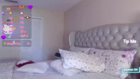 Snapshot of sensual_paradise_ chatting on July 19, 6:33 pm V online show from July 19, 6:33 pm