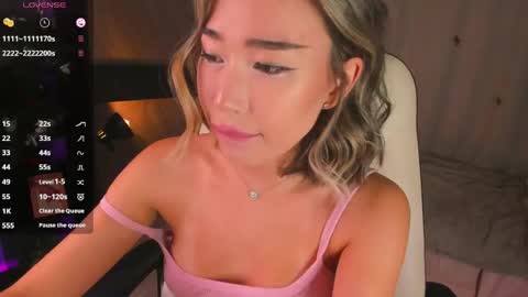 Kiki online show from May 15, 3:19 pm