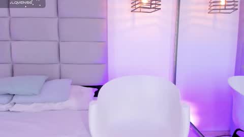 Jeen  online show from January 10, 8:10 pm