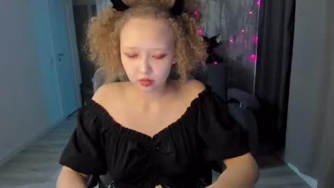Snapshot of senya_sol chatting on July 8, 9:41 pm senya_sol online show from July 8, 9:41 pm
