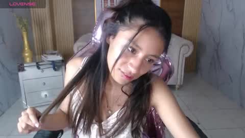 serabella_s online show from December 3, 9:02 pm