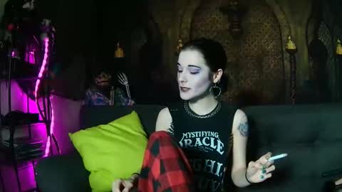 Snapshot of seraphinmunster chatting on October 25, 10:04 pm Seraphin Munster online show from October 25, 10:04 pm