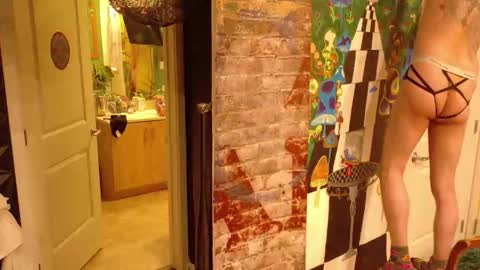 Snapshot of seraphyx33 chatting on November 16, 2:11 pm seraphyx33 online show from November 16, 2:11 pm