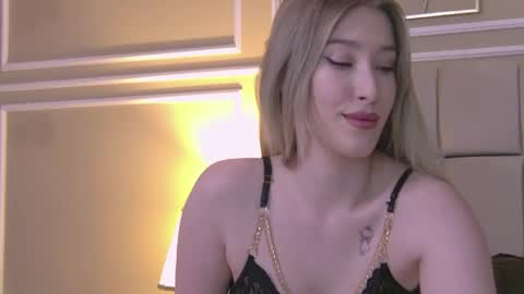 Snapshot of serena_bennet chatting on May 12, 7:16 am Serena online show from May 12, 7:16 am