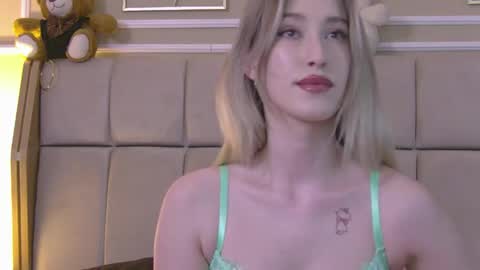 Snapshot of serena_bennet chatting on May 27, 8:55 am Serena online show from May 27, 8:55 am