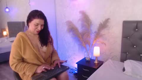 Snapshot of serena_houstonn chatting on June 18, 10:47 pm Serena online show from June 18, 10:47 pm
