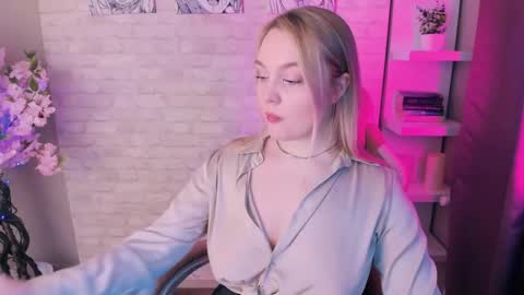 Snapshot of serena_johnsons chatting on March 11, 8:31 am Serena online show from March 11, 8:31 am