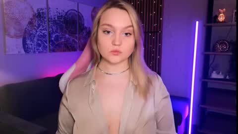 Snapshot of serena_johnsons chatting on March 15, 12:11 pm Serena online show from March 15, 12:11 pm