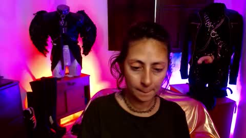 Snapshot of serena_xyz chatting on September 17, 7:15 pm Serena Xyz online show from September 17, 7:15 pm