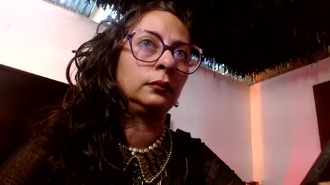 Snapshot of serena_xyz chatting on June 11, 6:17 pm Serena Xyz online show from June 11, 6:17 pm