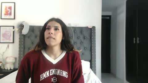 Snapshot of serenaroussee chatting on December 7, 9:44 pm sararoussee online show from December 7, 9:44 pm