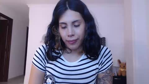 sararoussee online show from April 23, 9:17 pm