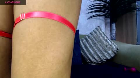 Snapshot of serenexxmilf chatting on February 8, 7:04 am serenexx your MILF online show from February 8, 7:04 am