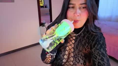 Snapshot of serenna_se chatting on May 22, 9:20 pm Serenna Cruz online show from May 22, 9:20 pm