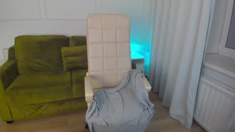 Hey Guys and Girls non-binary personalities  Im Sereta online show from December 10, 3:44 pm