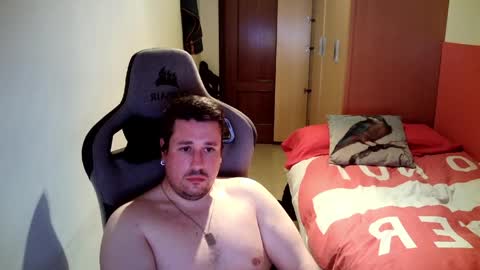 Snapshot of sergio95n chatting on April 15, 6:59 pm Pollos online show from April 15, 6:59 pm