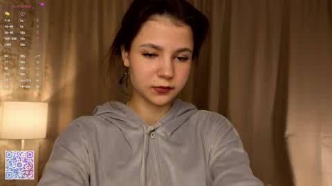 Snapshot of serinazele chatting on June 15, 6:54 pm Melissa online show from June 15, 6:54 pm