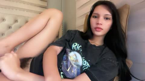 Snapshot of service_dolly69 chatting on June 18, 11:31 pm service_dolly69 online show from June 18, 11:31 pm