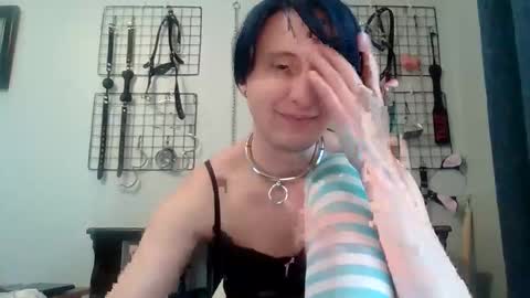 Servile Sarah online show from May 19, 9:54 pm