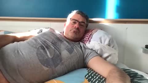 Snapshot of sesamechris92 chatting on January 3, 1:03 pm sesamechris92 online show from January 3, 1:03 pm