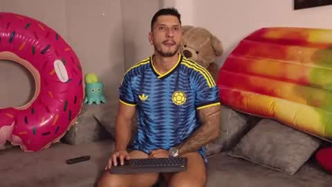 Snapshot of seth_vega_ chatting on June 19, 12:37 am HEY IM SETH online show from June 19, 12:37 am