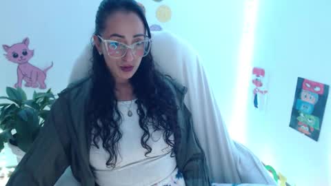 Snapshot of seuctive_woman57 chatting on February 26, 6:23 am samy online show from February 26, 6:23 am