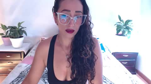 Snapshot of seuctive_woman57 chatting on March 24, 5:40 pm samy online show from March 24, 5:40 pm