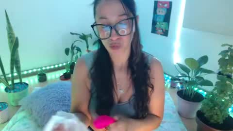 Snapshot of seuctive_woman57 chatting on June 16, 3:53 am samy online show from June 16, 3:53 am