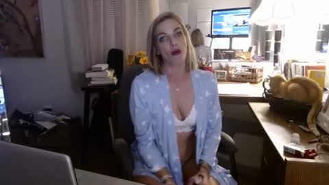 Snapshot of sexi_chrisly chatting on November 22, 4:44 am Sexi Chrisly online show from November 22, 4:44 am