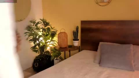 Snapshot of sexicanela99 chatting on June 4, 1:17 pm ... Camila ... online show from June 4, 1:17 pm