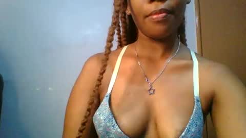 Snapshot of sexie_curvie chatting on February 4, 3:11 am Maggie online show from February 4, 3:11 am