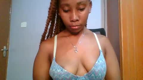 Snapshot of sexie_curvie chatting on February 4, 6:25 am Maggie online show from February 4, 6:25 am