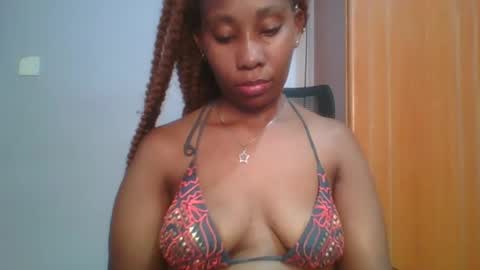 Snapshot of sexie_curvie chatting on February 6, 4:31 am Maggie online show from February 6, 4:31 am