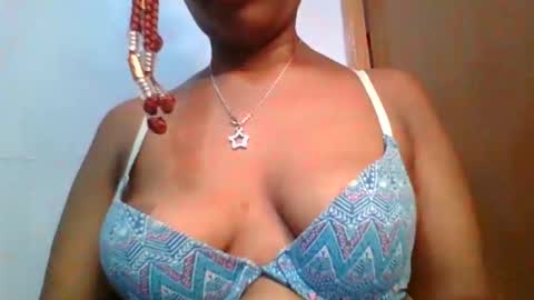 Snapshot of sexie_curvie chatting on February 15, 10:00 am Maggie online show from February 15, 10:00 am
