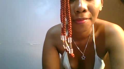 Snapshot of sexie_curvie chatting on February 16, 12:19 am Maggie online show from February 16, 12:19 am