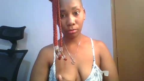 Snapshot of sexie_curvie chatting on February 17, 7:47 am Maggie online show from February 17, 7:47 am