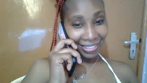 Snapshot of sexie_curvie chatting on February 18, 4:05 pm Maggie online show from February 18, 4:05 pm