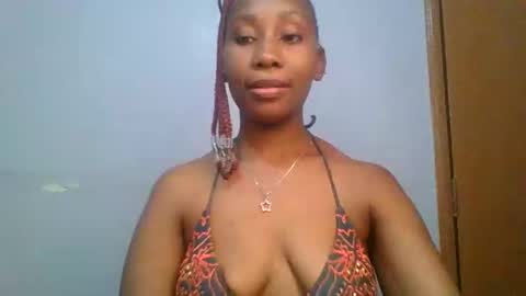 Snapshot of sexie_curvie chatting on February 19, 10:23 am Maggie online show from February 19, 10:23 am