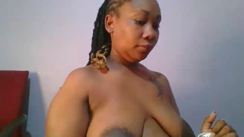 Snapshot of sexie_curvie chatting on September 15, 6:02 am Maggie online show from September 15, 6:02 am
