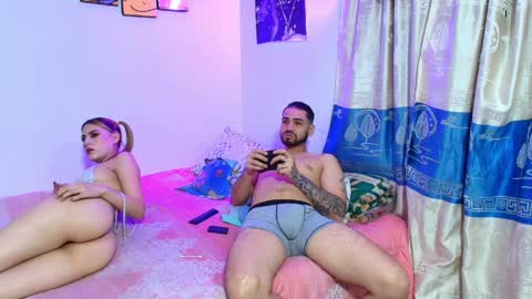 Snapshot of sexincompany chatting on April 9, 6:13 am monserat y thony online show from April 9, 6:13 am