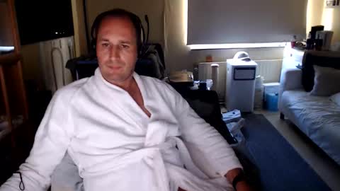 Snapshot of sexlobo1 chatting on June 5, 12:22 pm Sexlobo online show from June 5, 12:22 pm