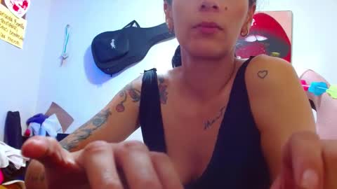 Snapshot of sexmilkdirty chatting on February 23, 4:50 am sexmilkdirty online show from February 23, 4:50 am