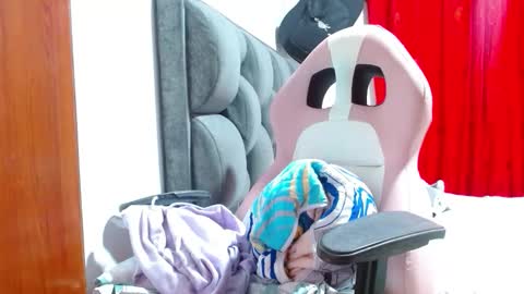 Snapshot of sexmilkdirty chatting on October 18, 12:13 am sexmilkdirty online show from October 18, 12:13 am