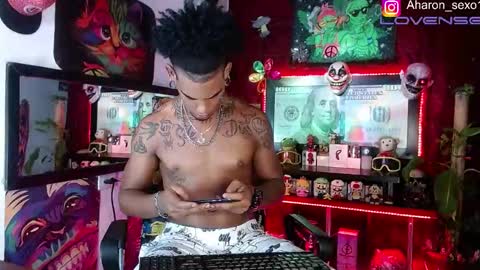 Aharon  ravelo online show from November 18, 3:01 am