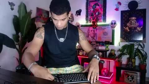 Snapshot of sexo_aharon chatting on July 18, 3:00 am Aharon ravelo online show from July 18, 3:00 am