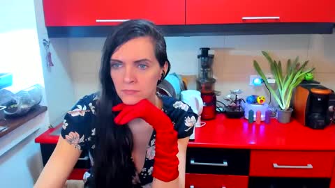 sexqueen1111 online show from March 4, 6:37 am