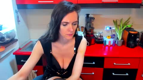 sexqueen1111 online show from March 11, 5:49 am