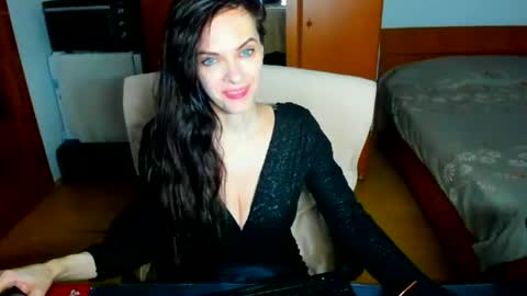 sexqueen1111 online show from June 15, 8:22 pm
