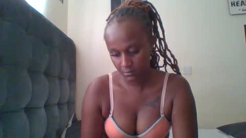 Snapshot of sexsy_sally chatting on February 24, 8:01 am sexsysally online show from February 24, 8:01 am